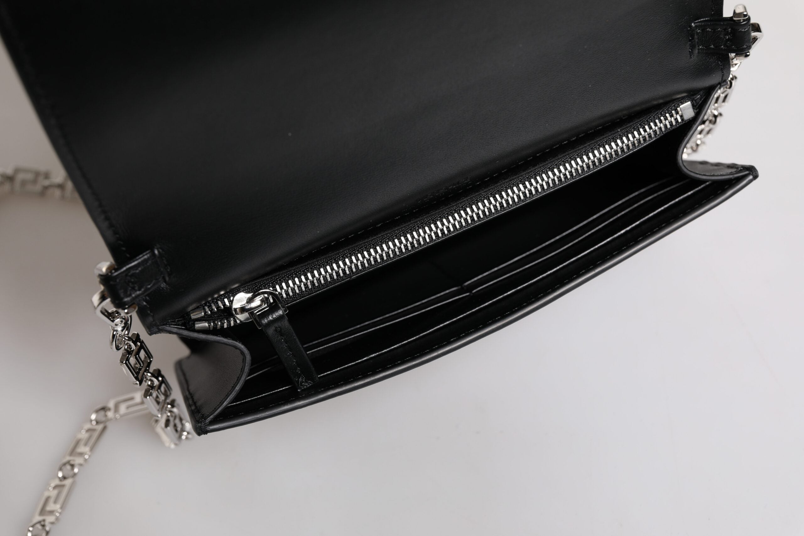 Versace – Black Leather Chain Strap Crossbody Bag