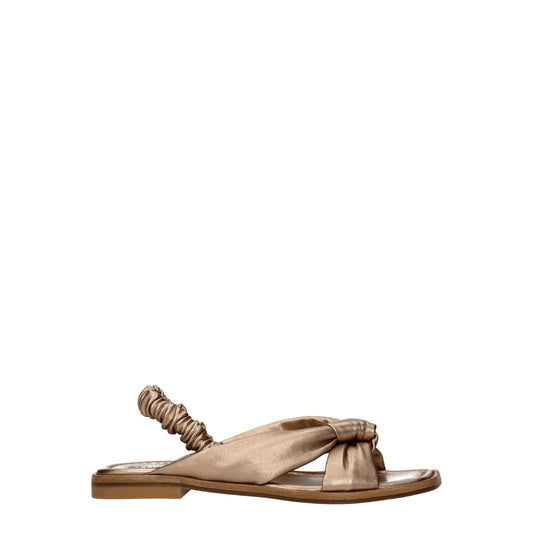 Stuart Weitzman – Gold Leather Flat Sandals